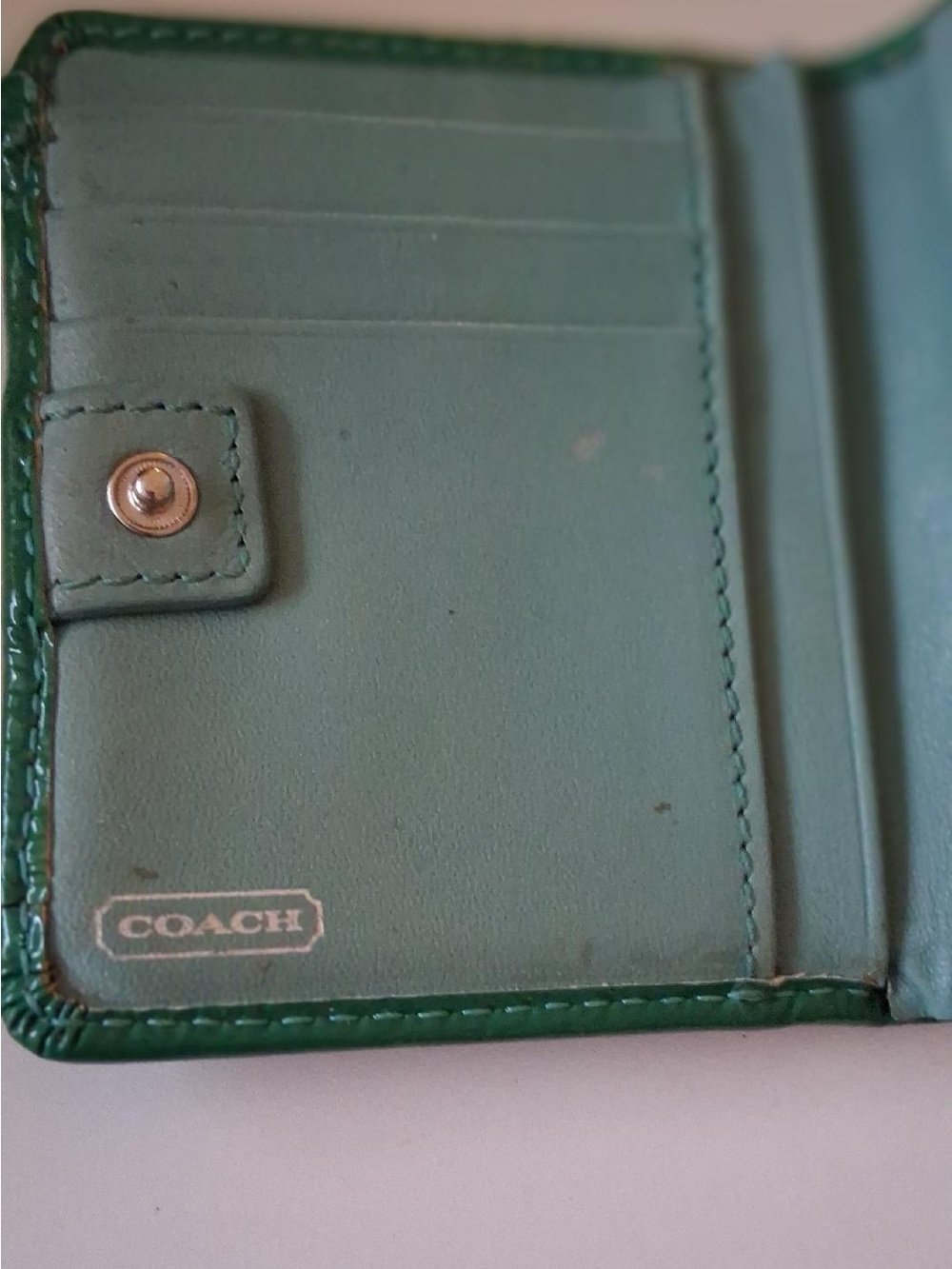COACH VINTAGE GREEN PATENT LEATHER COMPACT WALLET EUC - Picture 6 of 8